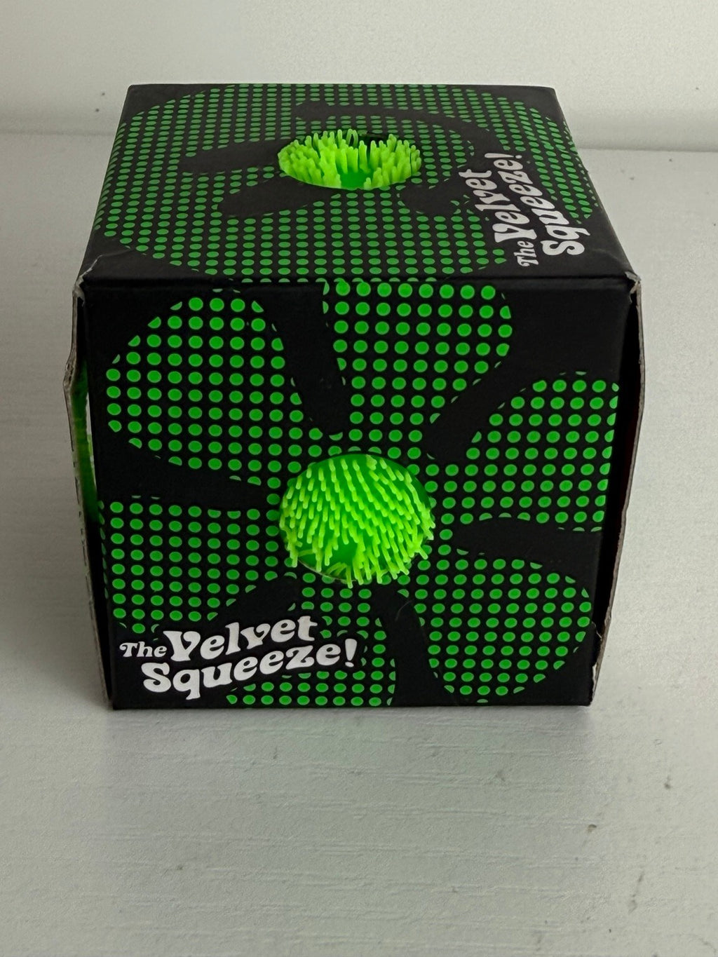 SCHYLLING NeeDoh FUZZ BALL FLOWER POWER – BRIGHT GREEN!